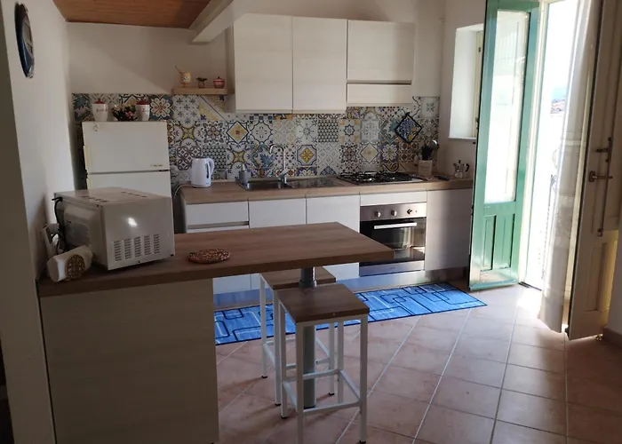 Da Massimo アパート チェファル